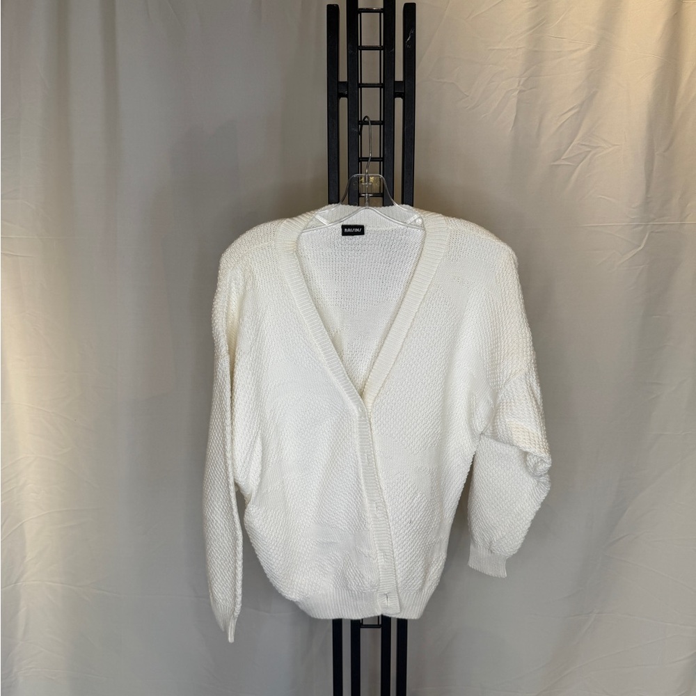 Raisins Women's Classic Cream Cardigan (vintage)